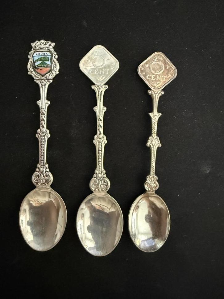 Vintage oude theelepels Aruba -- Antillen -- munten, Huis en Inrichting, Keuken | Bestek, Zo goed als nieuw, Los bestek, Overige materialen