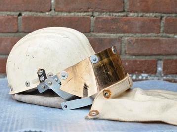 Brandweerhelm brandweer luchthaven  gebruikt  beschikbaar voor biedingen