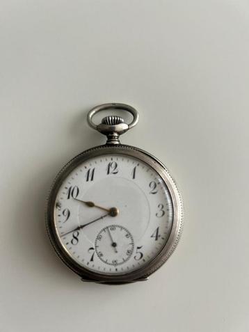 Antiek zilveren zakhorloge beschikbaar voor biedingen