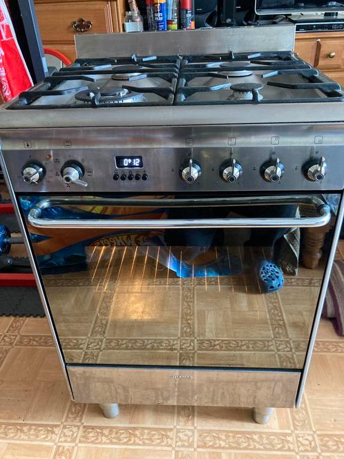 Smeg gasfornuis, Witgoed en Apparatuur, Fornuizen, Gebruikt, Vrijstaand, Gas, 5 kookzones of meer, 60 cm of meer, Ophalen