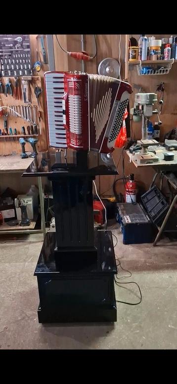 Accordeon paal / zuil / pedestral . ECHT SPELEND beschikbaar voor biedingen