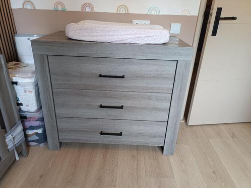 Baby Bedje en commode, Kinderen en Baby's, Kinderkamer | Complete kinderkamers, Gebruikt, Jongetje of Meisje, Ophalen
