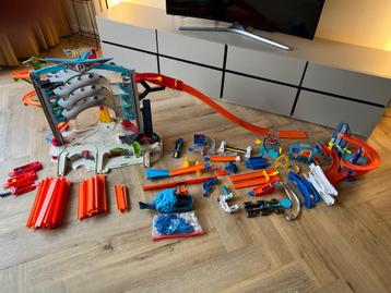 Hotwheels ultieme garage + heel veel uitbreidingen beschikbaar voor biedingen