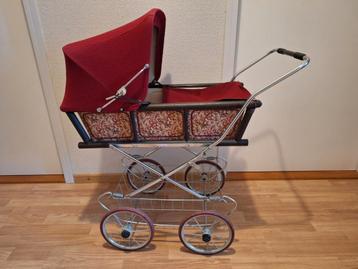 Retro poppenwagen beschikbaar voor biedingen