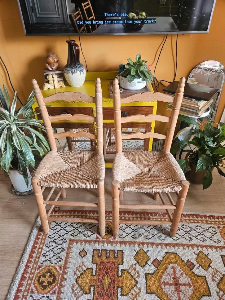 Twee rieten stoeltjes in goede staat, Huis en Inrichting, Stoelen, Gebruikt, Twee, Hout, Riet of Rotan, Bruin, Ophalen