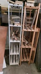 2 mooie stellingen,  hout 170 cm hoog en ongeveer 30 cm diep, Ophalen