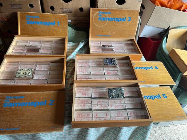 Stempels bij samenspel 1 t/m 5 Wolters-Noordhoff, Hobby en Vrije tijd, Stempelen, Zo goed als nieuw, Overige typen, Ophalen of Verzenden