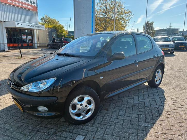 Peugeot 206 1.4 16V XT 5D 2004 Zwart, Auto's, Peugeot, Particulier, Benzine, C, Hatchback, Handgeschakeld, Origineel Nederlands