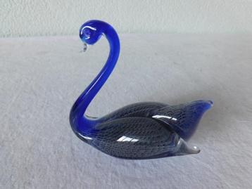 Prachtige zwaan van glas in blauw met grijs verendek,  blue 
