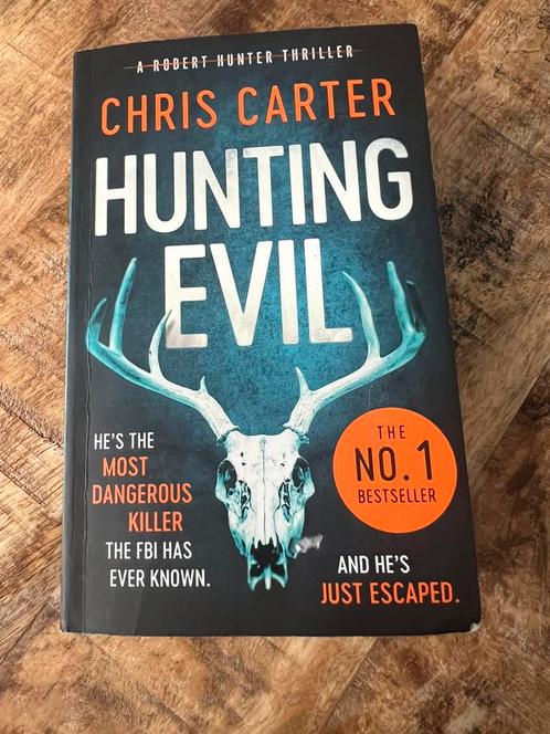 Chris Carter Hunting Evil, Boeken, Taal | Engels, Zo goed als nieuw, Ophalen of Verzenden