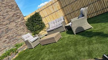 Complete tuinset met 2 stoelen, bank, en tafels beschikbaar voor biedingen