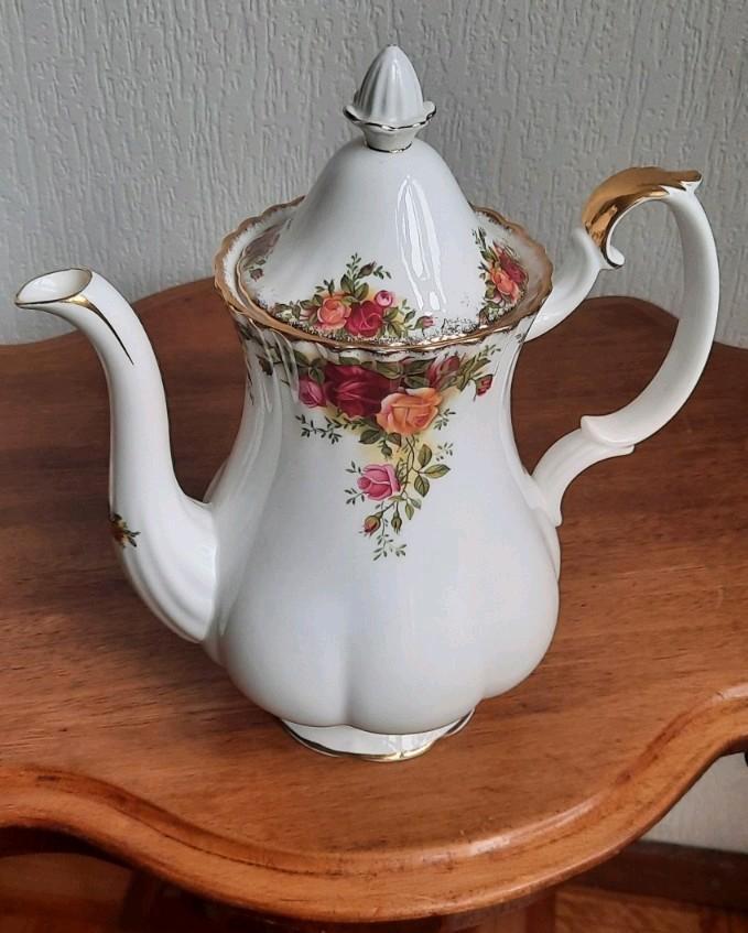 Grote Royal Albert theepot., Antiek en Kunst, Antiek | Servies los, Ophalen of Verzenden