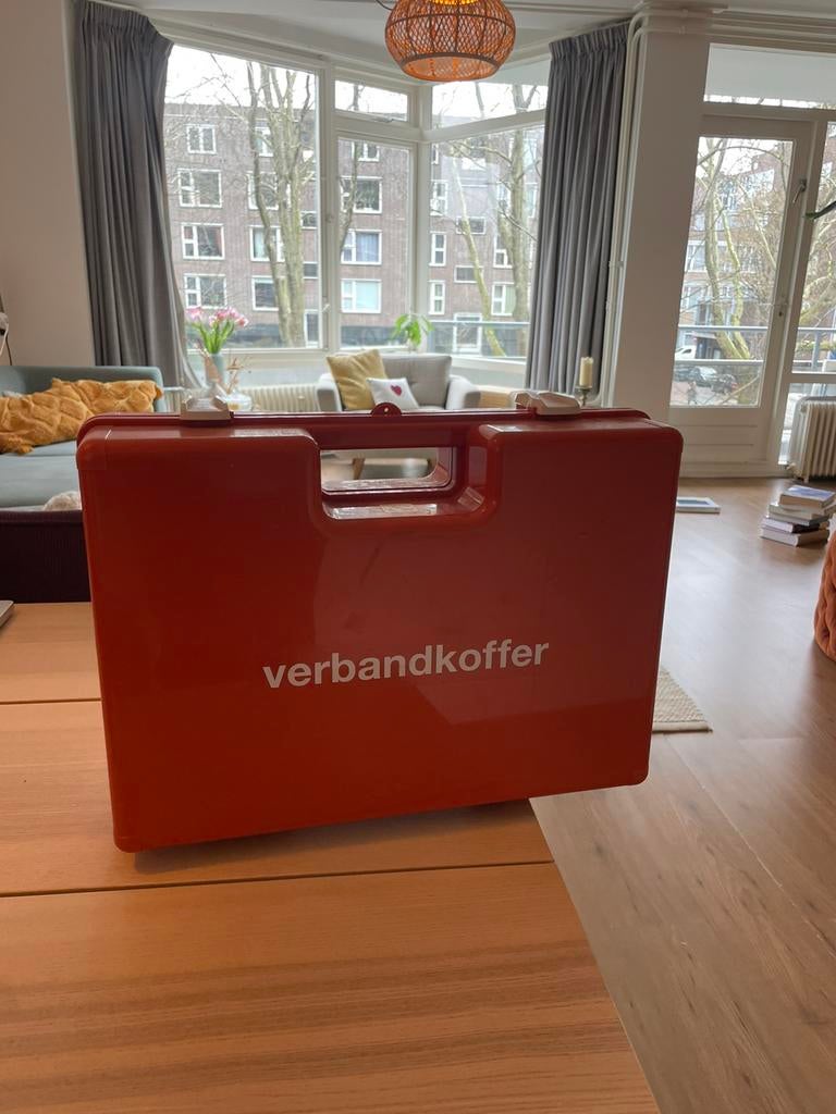 Ouderwetse rode verbandkoffer, Ophalen, Nieuw