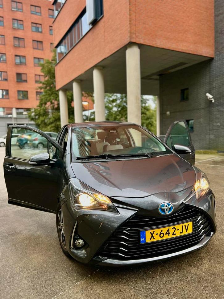 Toyota Yaris 1.5 Hybrid Executive 2019 Grijs, Auto's, Toyota, Particulier, Yaris, Airbags, Airconditioning, Bluetooth, Climate control