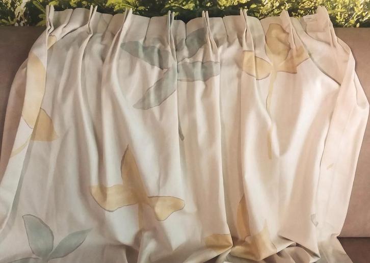 2 Creme overgordijnen van 235 cm hoog en elk 70 cm breed, Huis en Inrichting, Stoffering | Gordijnen en Lamellen, Zo goed als nieuw