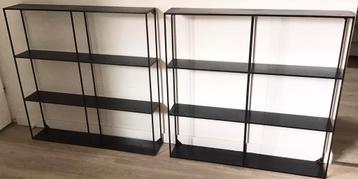 2 METALEN ZWARTE WANDREKKEN beschikbaar voor biedingen