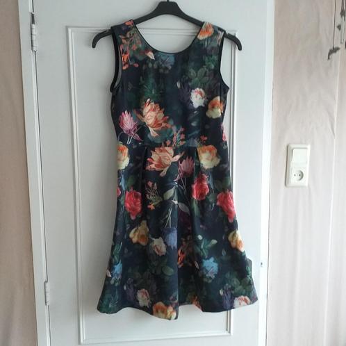 Zomerjurkje met jasje maat S, Kleding | Dames, Jurken, Zo goed als nieuw, Maat 36 (S), Overige kleuren, Knielengte, Ophalen of Verzenden
