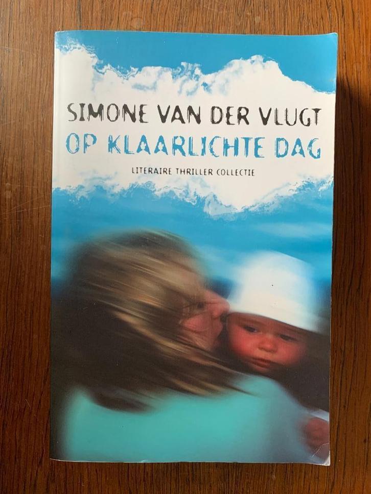 Op klaarlichte dag; Simone van der Vlugt; 9789041425263, Boeken, Thrillers, Zo goed als nieuw, Ophalen of Verzenden