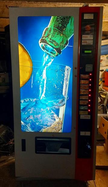 Frisdrankautomaat voor alle types blikjes beschikbaar voor biedingen