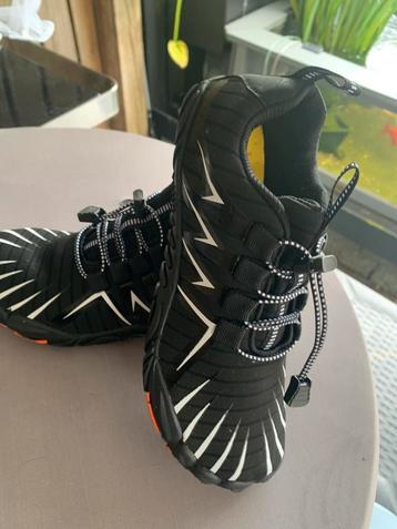 Nieuwe lichtgewicht blote voeten schoenen maat 38 beschikbaar voor biedingen