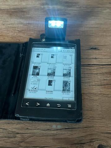 Prs-t2n eReader met 495 boeken en verlichte hoes beschikbaar voor biedingen