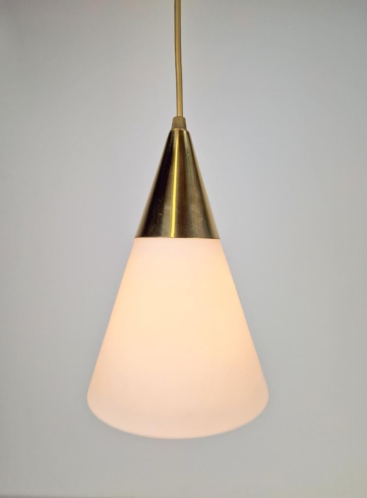 Set 2 vintage cone hanglamp melk glas messing regency ‘70, Huis en Inrichting, Lampen | Hanglampen, N, Regency vintage, Ophalen of Verzenden