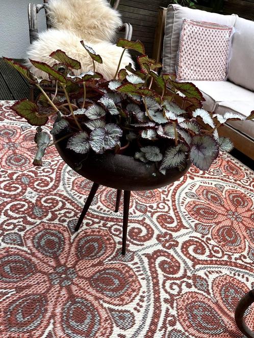 robuuste bloempot op poten koperkleurig brons Dutchbone, Tuin en Terras, Bloempotten, Zo goed als nieuw, Metaal, Binnen, 40 tot 70 cm