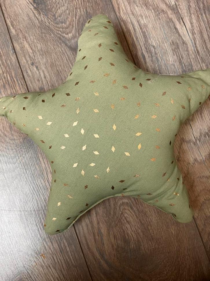 Ster Sierkussen Kind - Groen met Gouden Details, Huis en Inrichting, Woonaccessoires | Kussens, Nieuw, Groen, Overige vormen, Ophalen of Verzenden