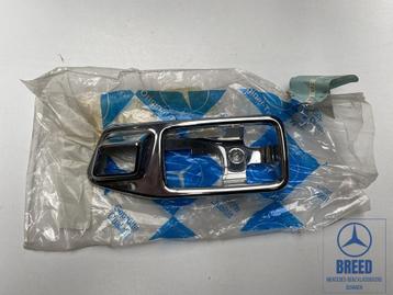 NOS rozet deuropener links voor Mercedes-Benz W116 beschikbaar voor biedingen