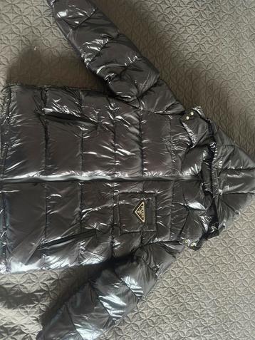 Prada Puffer Jacket Zwart – Luxe Designer Jas beschikbaar voor biedingen