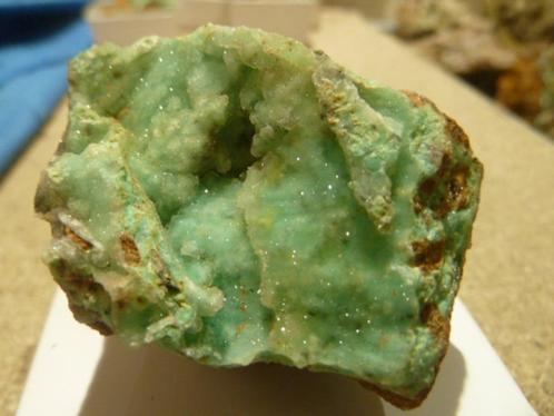 Garnieriet / falcondoiet (04), Verzamelen, Mineralen en Fossielen, Mineraal, Ophalen of Verzenden