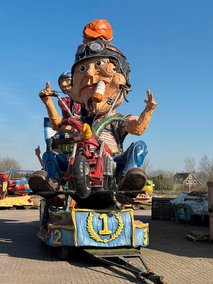 Polyester carnavalswagen T.E.A.B, Hobby en Vrije tijd, Feestartikelen, Gebruikt, Carnaval, Ophalen