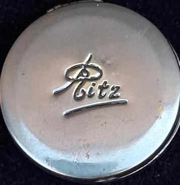 Poederdoos. RITZ. NY.Ca 1940. Miniatuur. 4 cm. * Zie tekst.  beschikbaar voor biedingen