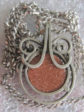 Vintage goudsteen design hanger met ketting zilver  beschikbaar voor biedingen