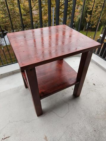 Houten Bijzettafel beschikbaar voor biedingen
