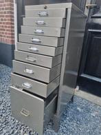 Vintage metalen ladekast, Ophalen