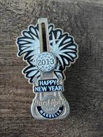 Pin Hard Rock Cafe Marbella Happy New Year 2013, Verzamelen, Speldjes, Pins en Buttons, Ophalen of Verzenden, Speldje of Pin