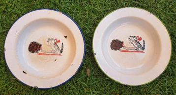 2 x oud emaille bord egel en poesje - retro - vintage beschikbaar voor biedingen