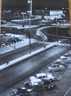 Auto's uit 1957 op het 18 September plein in Eindhoven, Verzenden, 1940 tot 1960, Gelopen, Voertuig