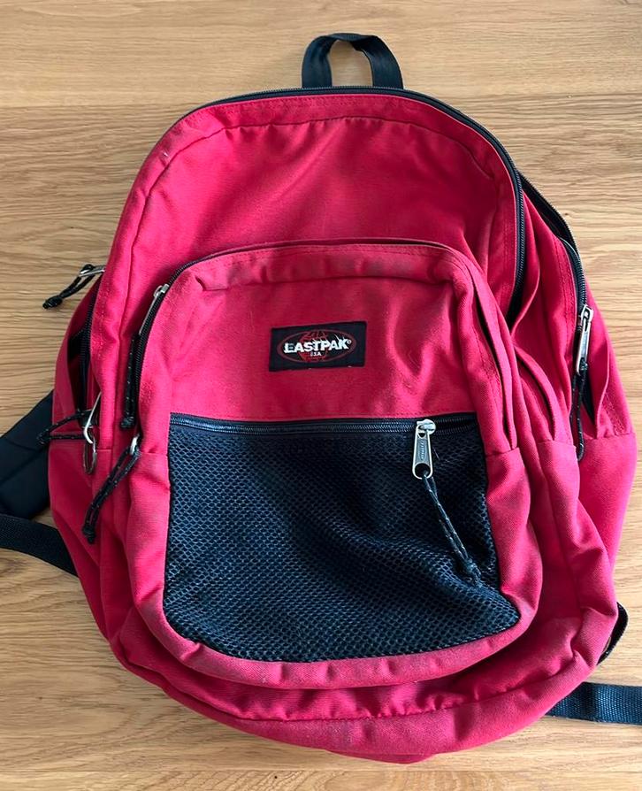 Eastpak rugtas kleur rood/zwart, Sieraden, Tassen en Uiterlijk, Tassen | Rugtassen, Gebruikt, Eastpak, 40 cm of meer, 30 tot 45 cm