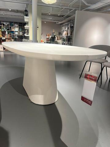 Eijerkamp collectie eetkamertafel Narvik beschikbaar voor biedingen