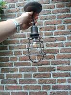 Industriële hanglamp met metalen kooi, Gebruikt, Ophalen of Verzenden, Metaal, Minder dan 50 cm