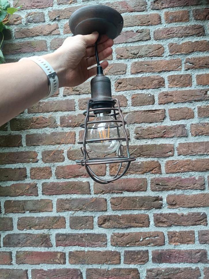 Industriële hanglamp met metalen kooi, Huis en Inrichting, Lampen | Hanglampen, Gebruikt, Minder dan 50 cm, Metaal, Ophalen of Verzenden