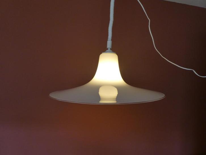 Grote wit glazen heksenhoed hanglamp, Huis en Inrichting, Lampen | Hanglampen, Gebruikt, Minder dan 50 cm, Ophalen of Verzenden