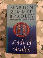 Marion Zimmer Bradley - Lady of Avalon, Boeken, Ophalen of Verzenden, Gelezen, Marion Zimmer Bradley, Fictie