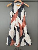 Beige jurk met gaaf design - Nieuwstaat! Mt XS, H&M, Beige, Nieuw, Ophalen of Verzenden