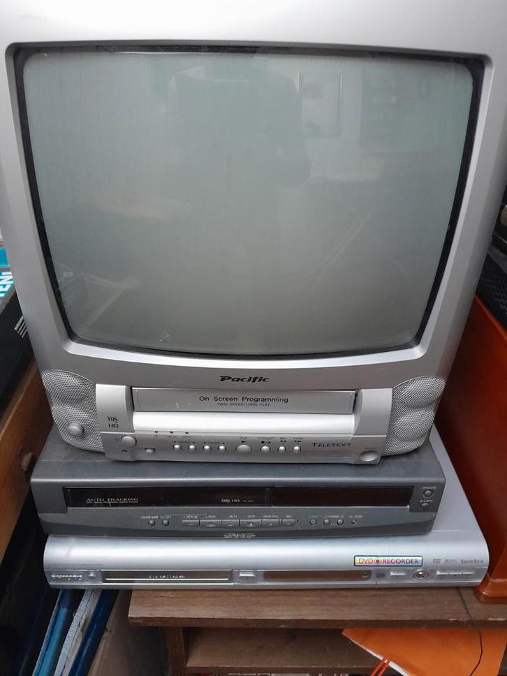 Vintage TV, VCR, DVD Speler & Kabels - Alles inbegrepen!, Antiek en Kunst, Antiek | Tv's en Audio, Ophalen