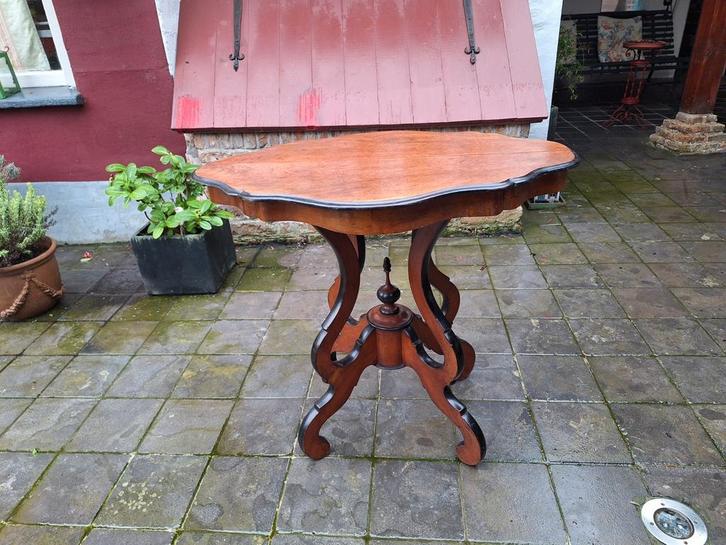 Antiek Bijzettafeltje met Sierlijke Poten, Antiek en Kunst, Antiek | Meubels | Tafels, Ophalen of Verzenden