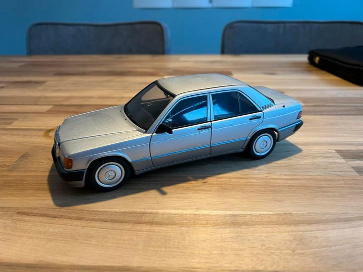 Autoart Mercedes 190e W201 1:18 schaalmodel, Hobby en Vrije tijd, Modelauto's | 1:18, Zo goed als nieuw, Auto, Autoart, Ophalen of Verzenden