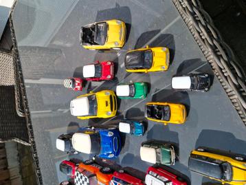 Te koop miniatuur autootjes. beschikbaar voor biedingen